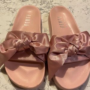 Pink Rihanna Fenty x Puma slides